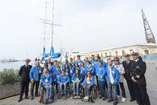 L'assessore regionale alla Cultura e sport Tiziana Gibelli durante l'incontro con gli atleti paralimpici dell'Associazione sportiva dilettantistica Fai Sport di Pasian di Prato (Udine) e i loro famigliari e accompagnatori nella visita alla Capitaneria di porto di Trieste 